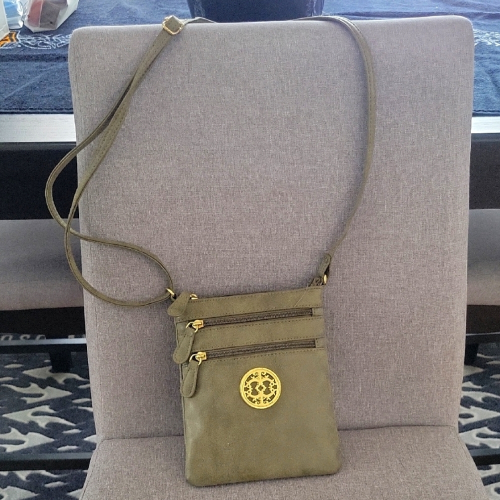 Dasein Green Crossbody EUC